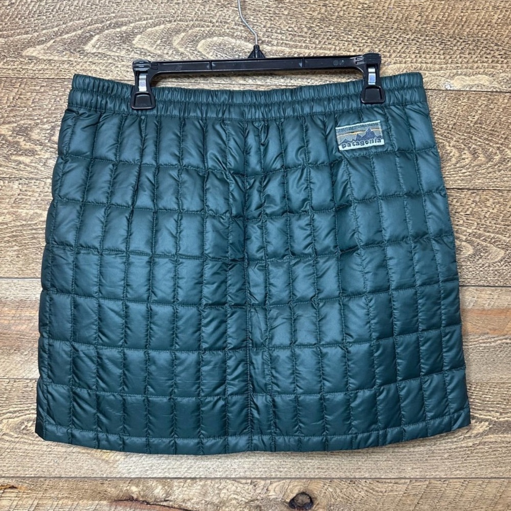 Patagonia Quilted Down Puffer Skirt in Evergreen Size Medium *Rare* EUC